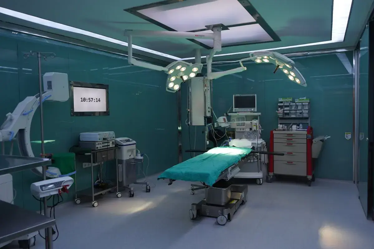 Facelift in Istanbul, Turkey by Avicenna Hospital