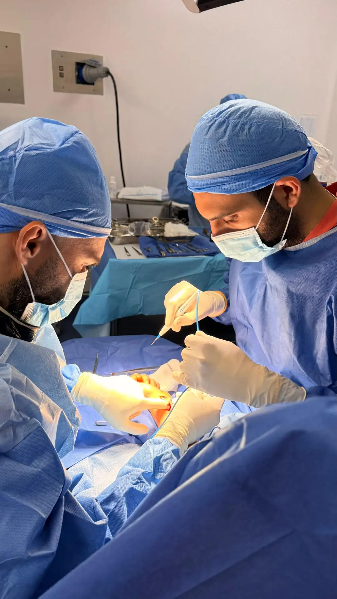 Total and Partial Knee Replacement (Knee Arthroplasty) in San José, Costa Rica by Dr. Aria Alexander Ravery Morovati — Procedure Gallery Photo