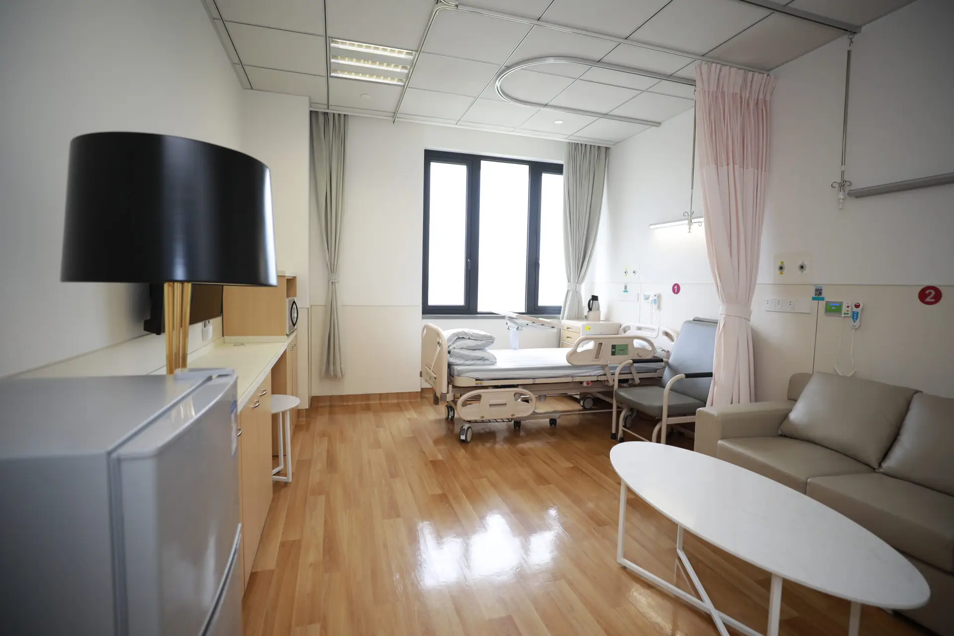 Extracorporeal Shock Wave Lithotripsy in Xiamen, China by Xiamen Humanity Hospital — Procedure Gallery Photo